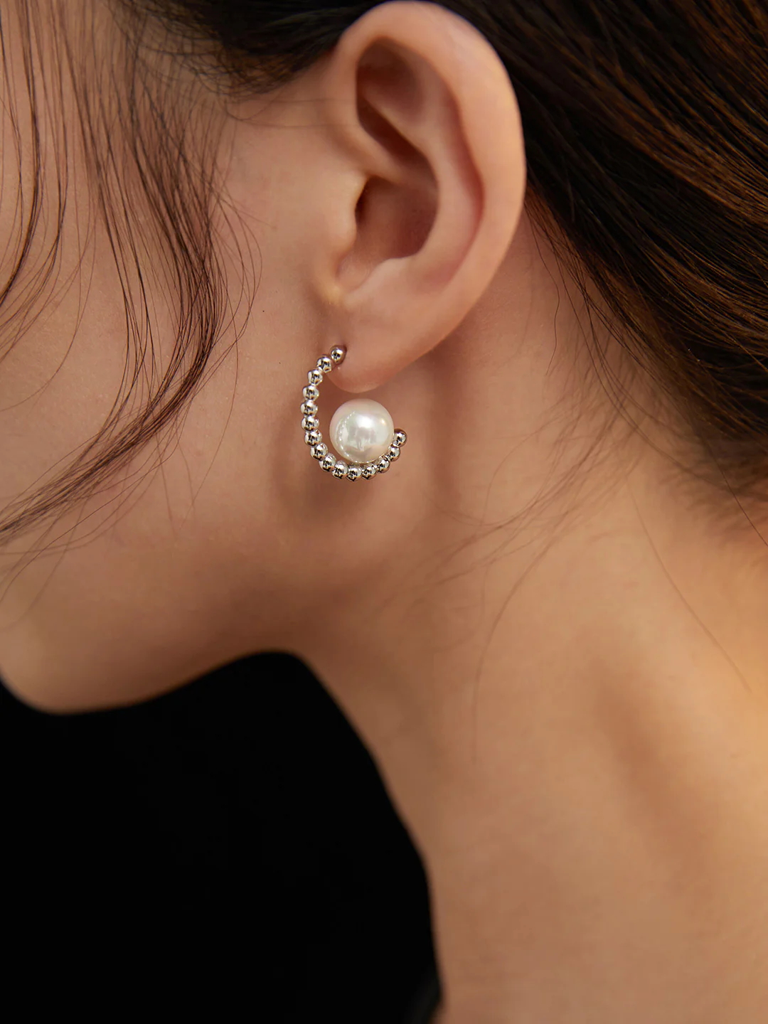 Minimalist Shell Pearl Hoops E0685