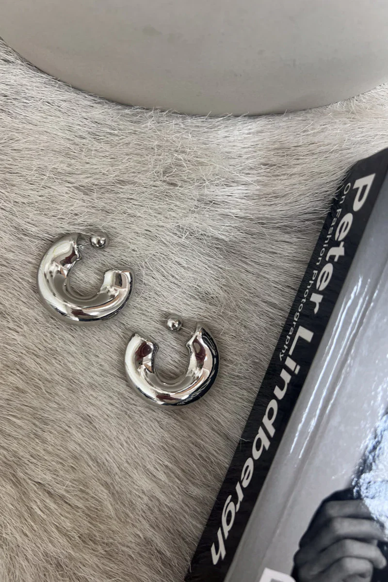 Skylar Wavy Chunky Hoop Earrings